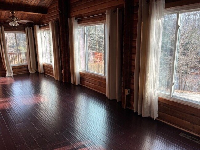 Building Photo - LAKE FRONT PARADISE