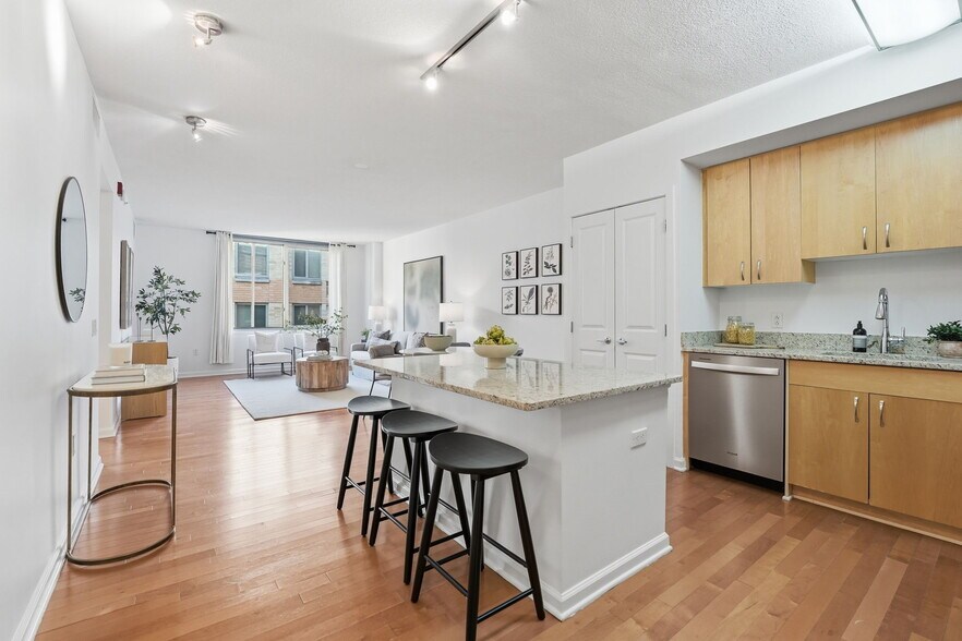 Building Photo - 440 L St NW
