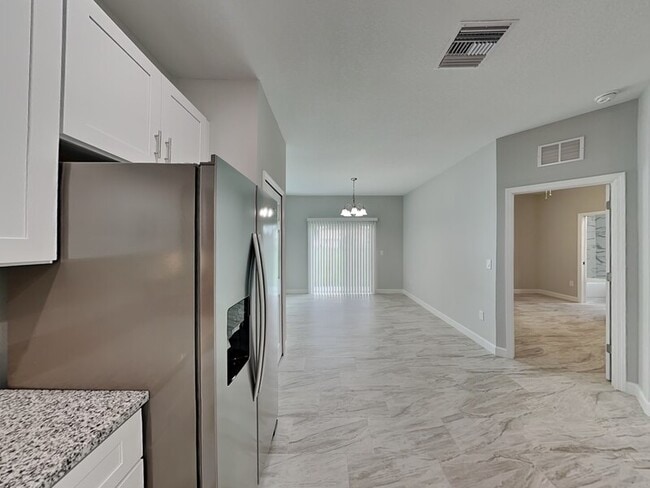 Building Photo - 1004 Dampierre Ct