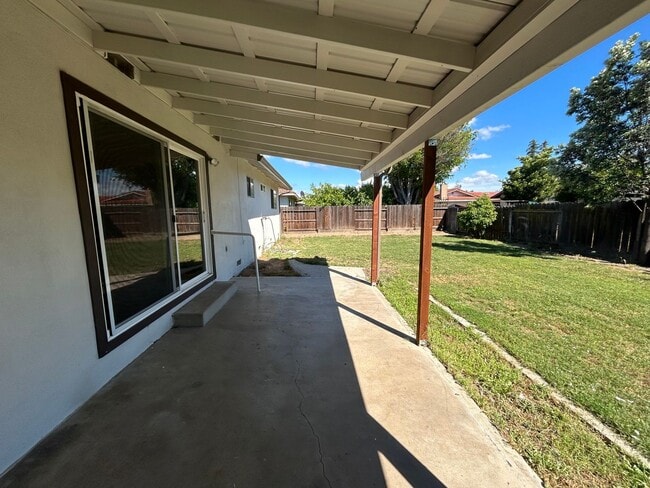 Building Photo - 310 Hedstrom Rd