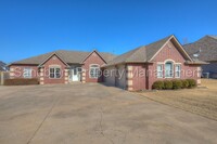 Building Photo - For Lease | Sand Springs | $2200 Rent