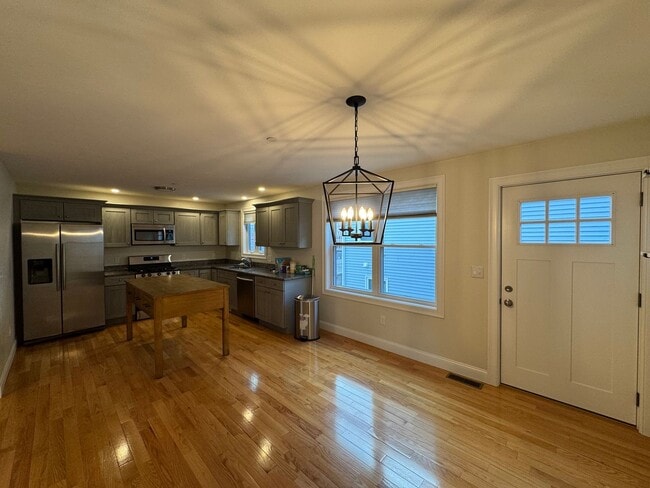 Building Photo - Modern Townhouse for Rent in Haverhill, MA...