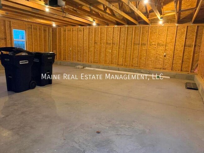 Building Photo - 261 Birch St