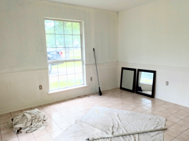 Building Photo - 29205 Erindale Dr