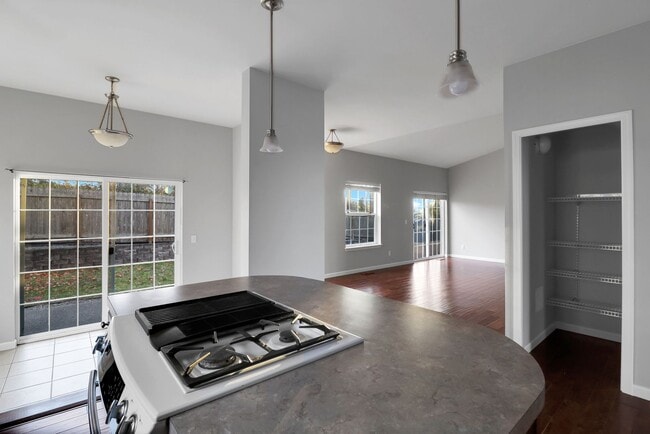 Building Photo - 3 Bed 2.5 Bath - Fireside - RV/Boat Parking - Fort Nugent Park