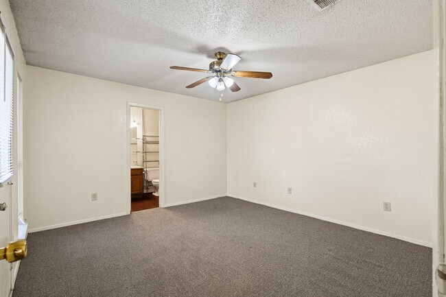 Building Photo - 2721 La Jolla Ct