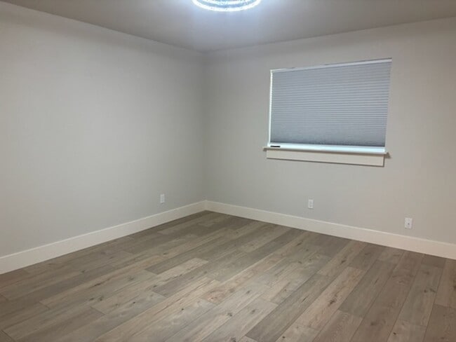 Building Photo - Duplex in Post Falls