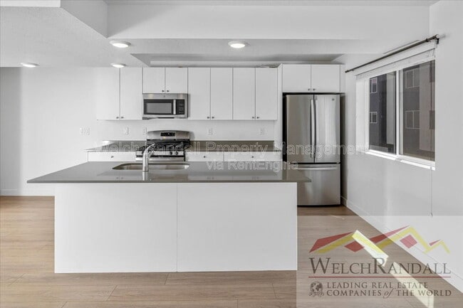 Building Photo - 82 E Weekes Wy