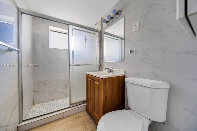 Building Photo - 7845 NE Bayshore Ct