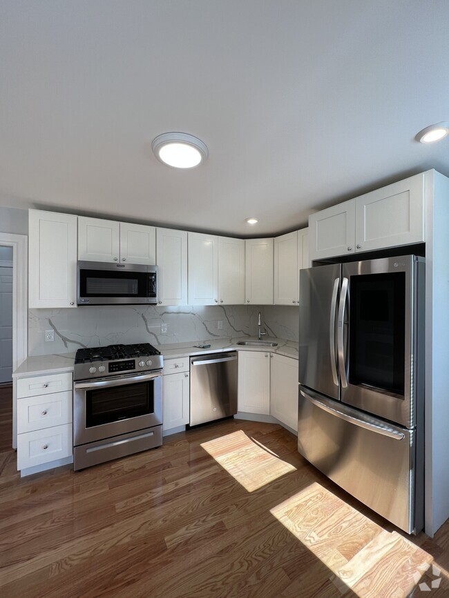 Building Photo - 9 Mossland St