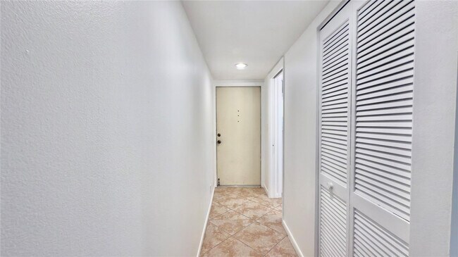 Building Photo - 2941 SW 87th Ave