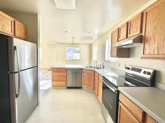 Building Photo - Warm, Spacious, New Remodeled Three Bedroom Home Available Now in Kalispell