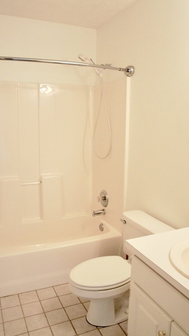 Building Photo - 3304 Chariot Ct