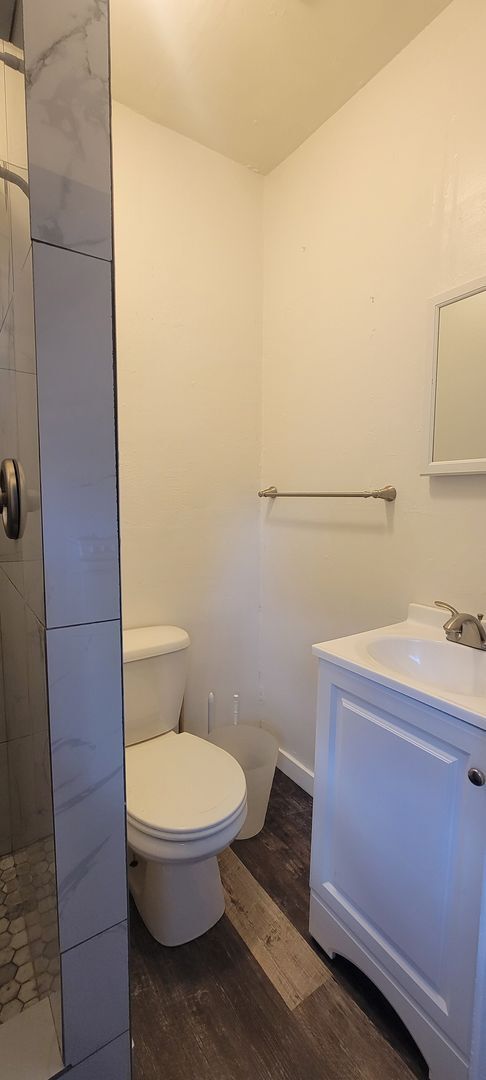 Building Photo - 835 Bridge St