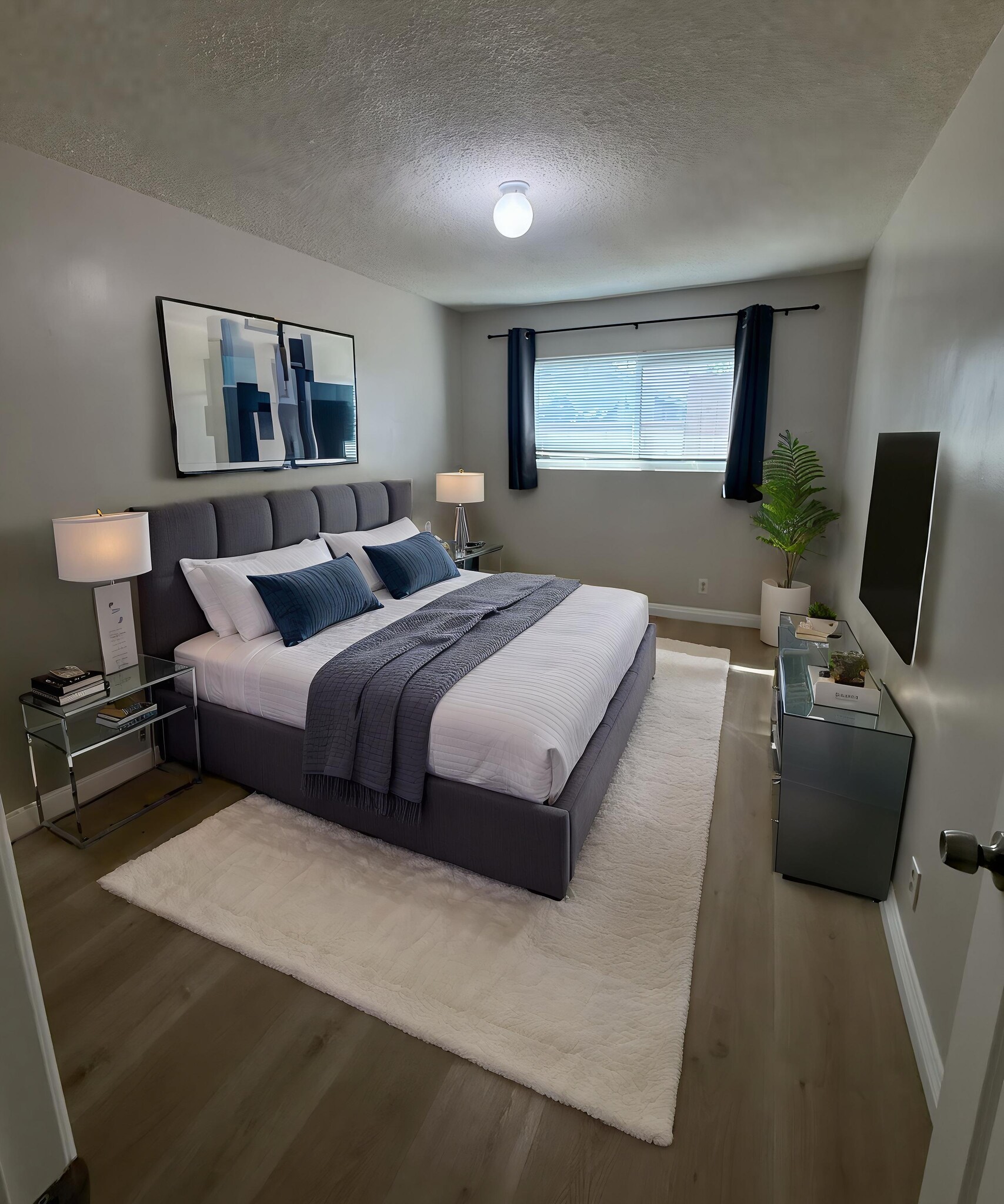 Building Photo - 503 W Linda Vista Ave