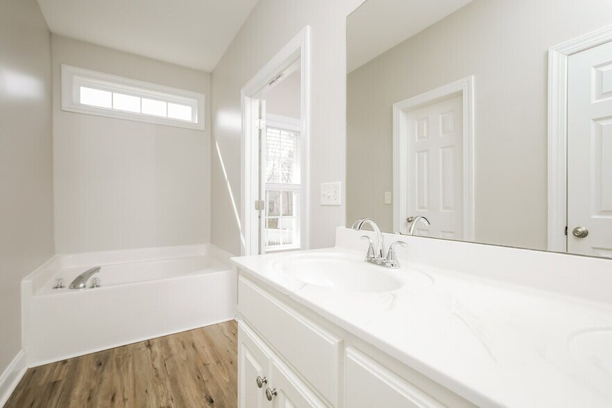 Building Photo - 49 E Trafalgar Ct