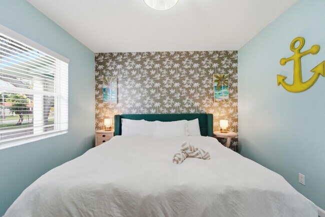 Building Photo - 1424 Willow Rd