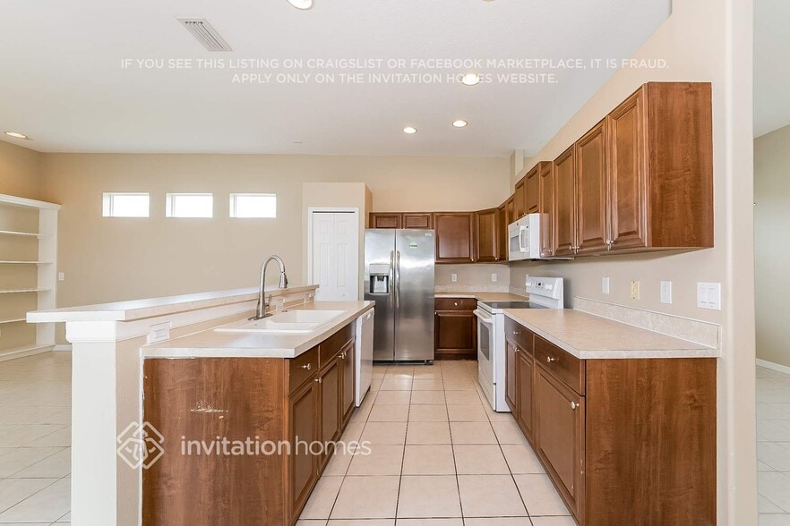 Building Photo - 5407 Lexington Dr
