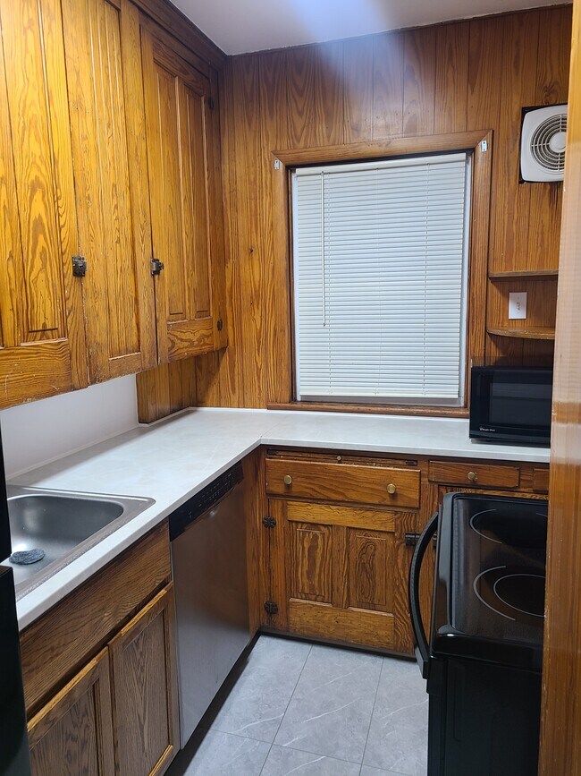 Building Photo - MENDON