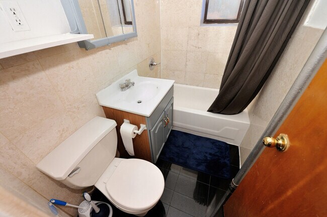 Building Photo - 201 E 89th St