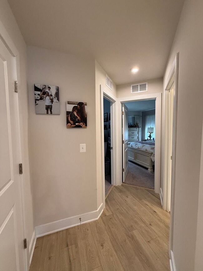 Building Photo - Gorgeous Potomac Shores End Unit Townhome