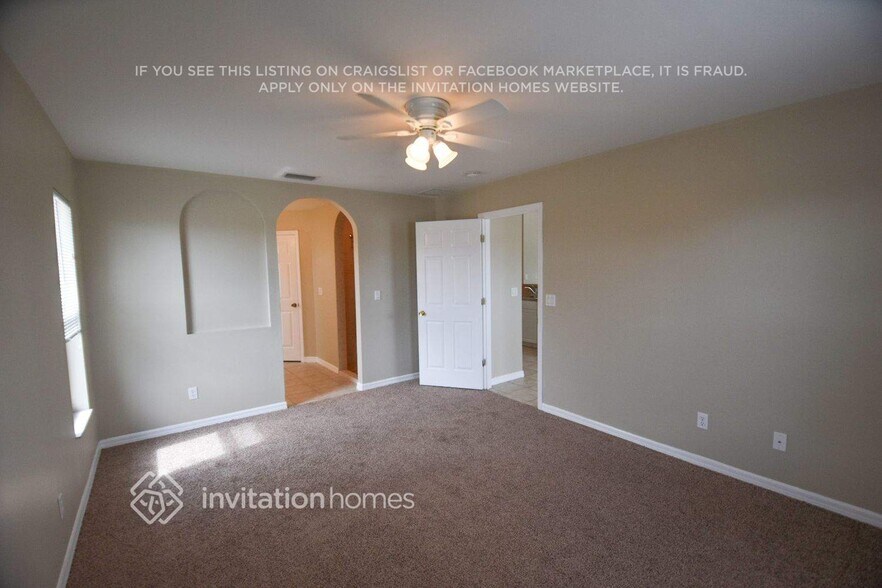 Building Photo - 3423 SW 9th Ave