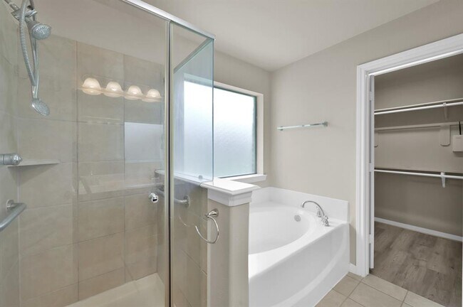 Building Photo - 973 Doire Dr