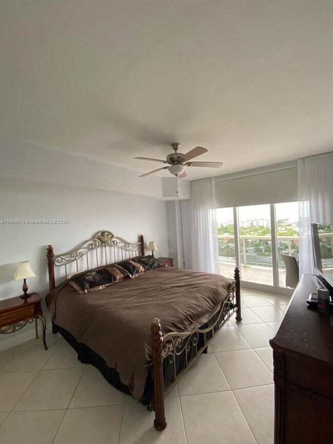 Building Photo - 9559 Collins Ave