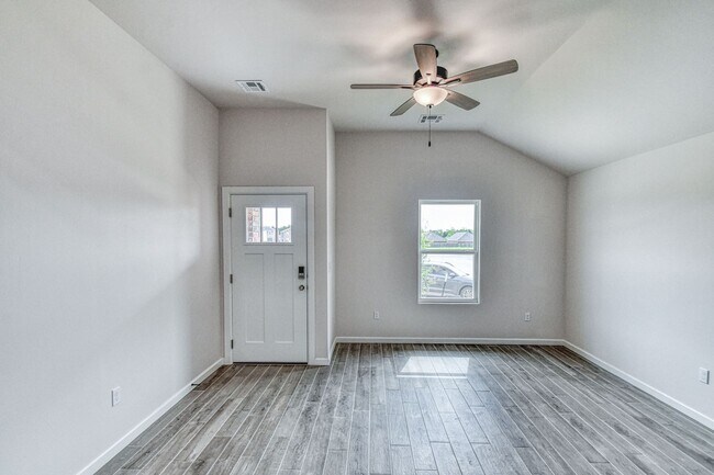 Building Photo - Brand New Construction in Varenna Landing!