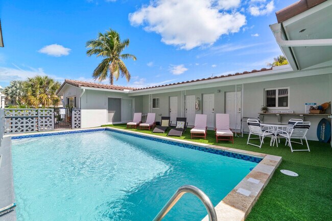 Building Photo - 2270 SE 5th St