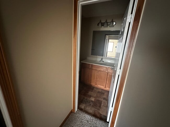 Building Photo - 3 Bed 3 Bath Townhome