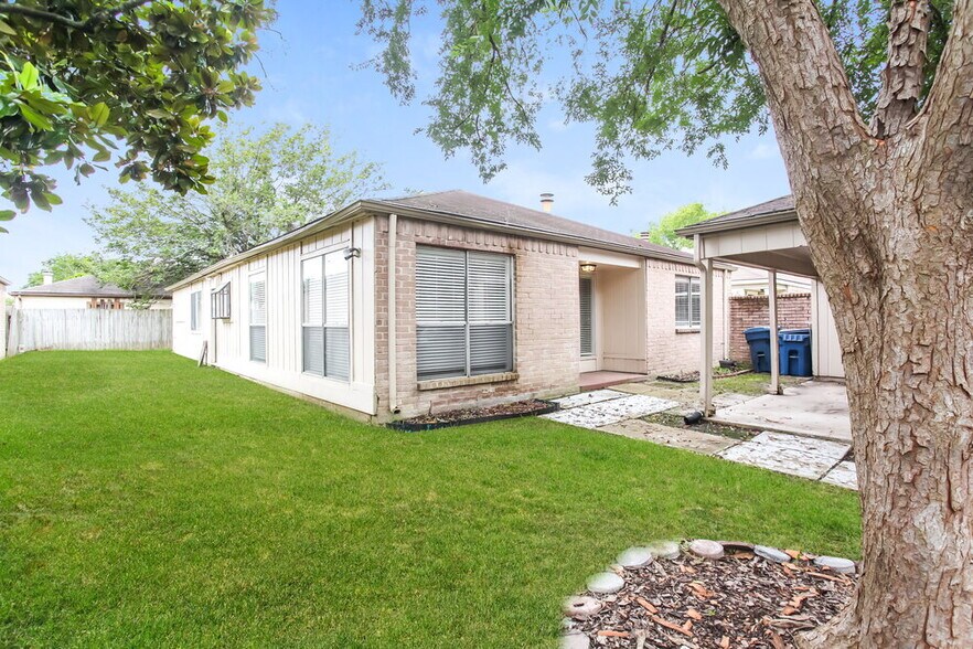 Building Photo - 7406 San Simeon Dr