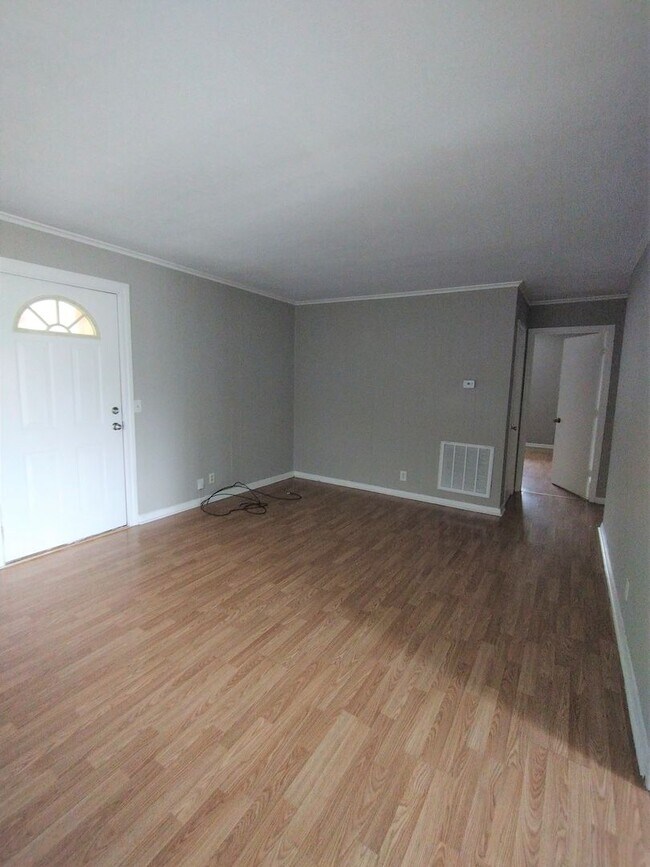 Building Photo - 556 Small St