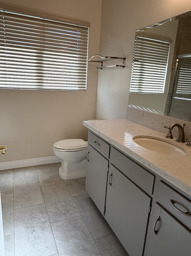 Building Photo - 17537 Margate St