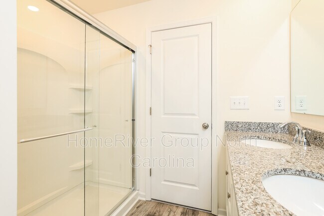 Building Photo - 331 Bell St