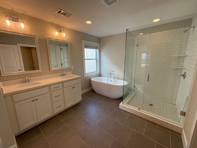 Building Photo - 2308 Echelon Ln