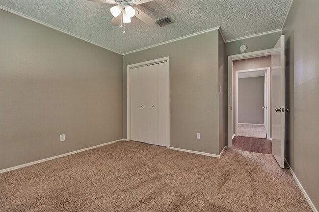 Building Photo - 3122 Village Park Dr