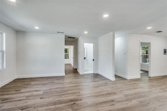 Building Photo - 901 Woodleigh Dr