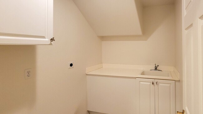 Building Photo - Large Home in Poway