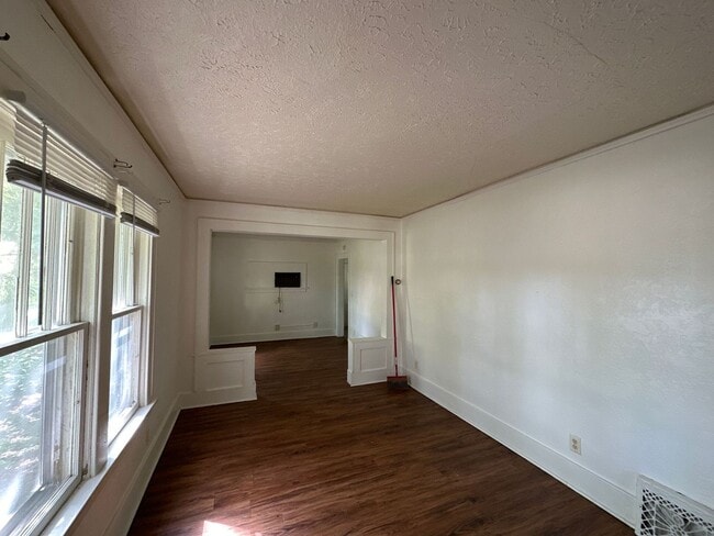 Building Photo - 728 Arbor Ave SE