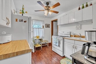 Building Photo - 307 Pleasant St