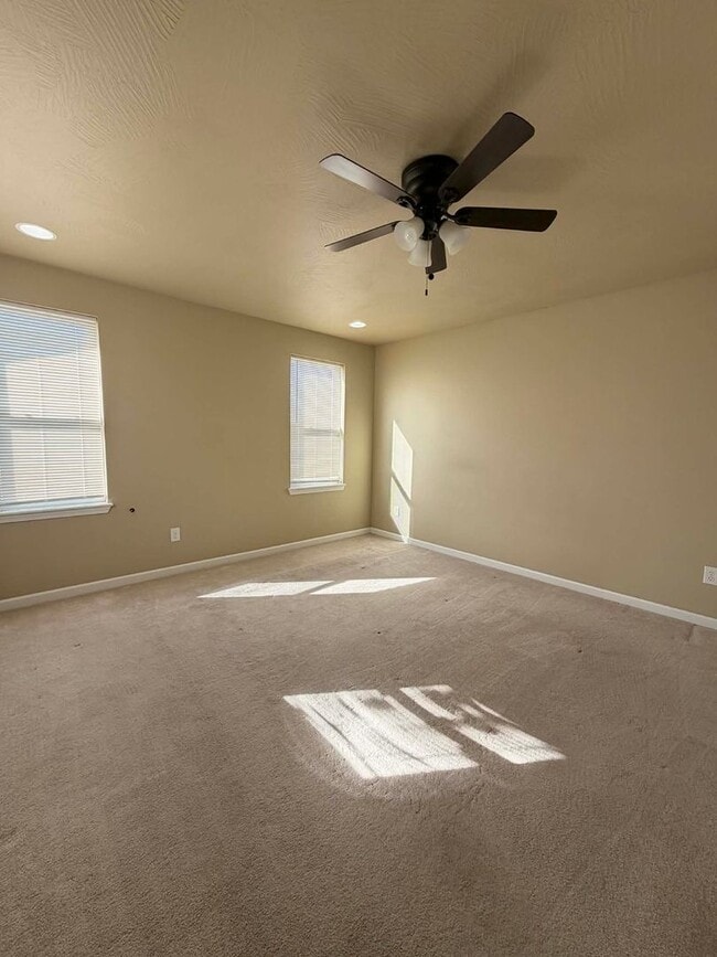 Building Photo - LEASETAKEOVER: NO DEPOSIT NEEDED!!!  4 BEDROOM / 2 BATHROOM HOUSE IN JOPLIN MO!!!