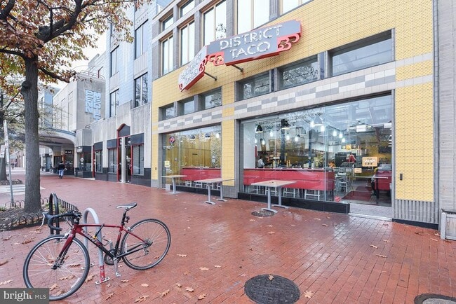 Building Photo - 501 Seward Square SE