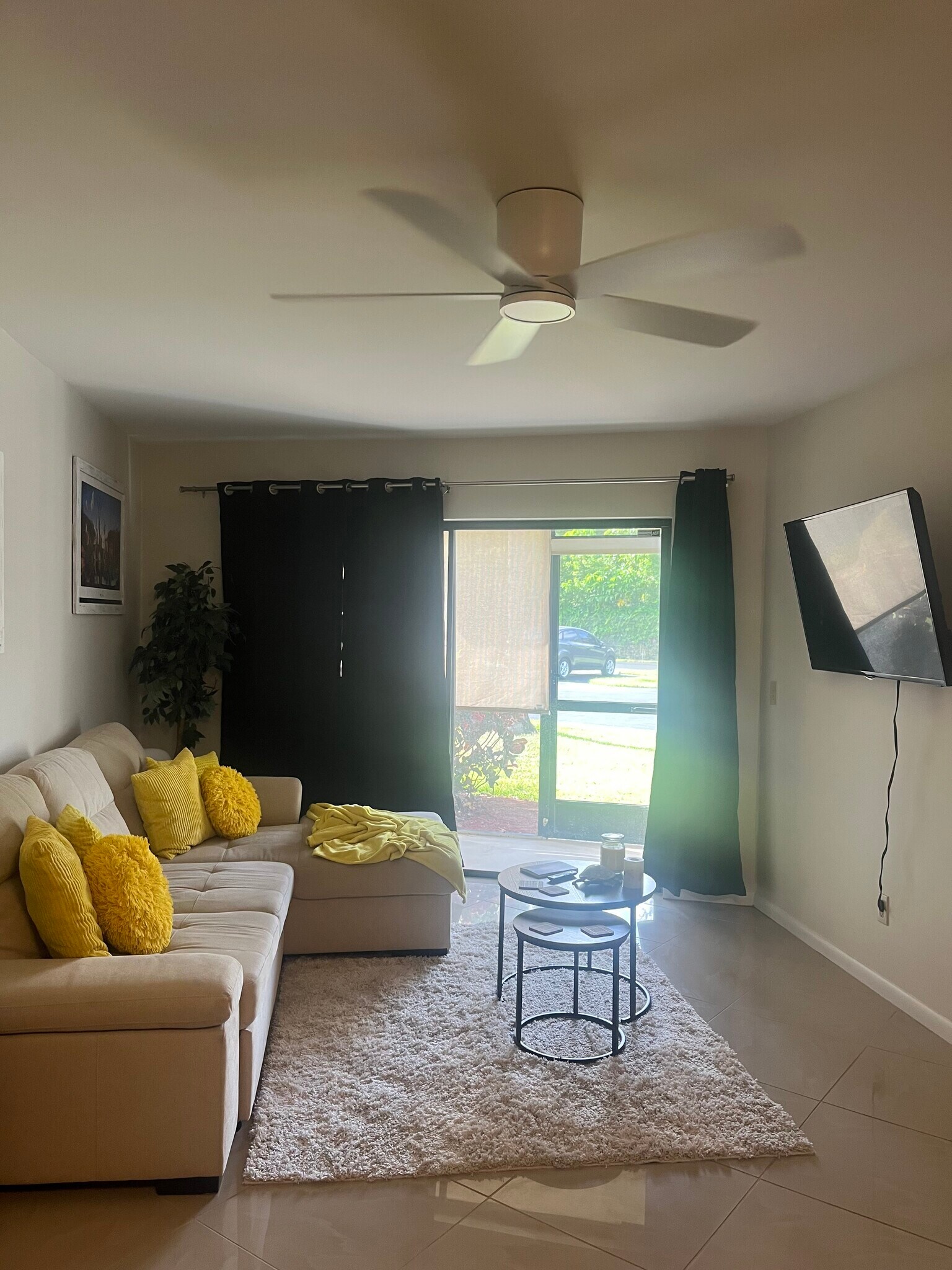 Living room - 1985 NE Collins Cir