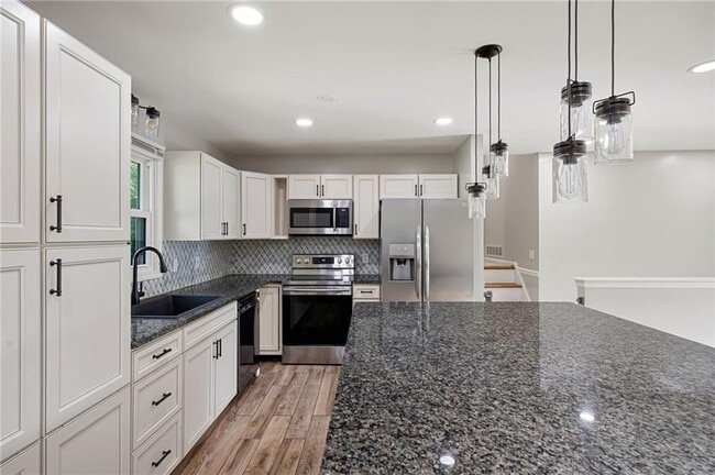 Building Photo - 387 Pine Acres Dr
