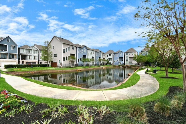 Building Photo - 11012 Mikula Dr