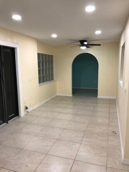 Building Photo - 3901 NW 115th Ter