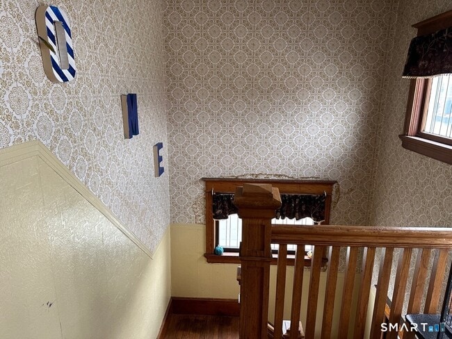 Building Photo - 184 S Main St