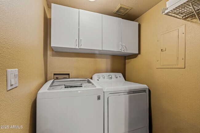 Building Photo - 15095 N Thompson Peak Pkwy