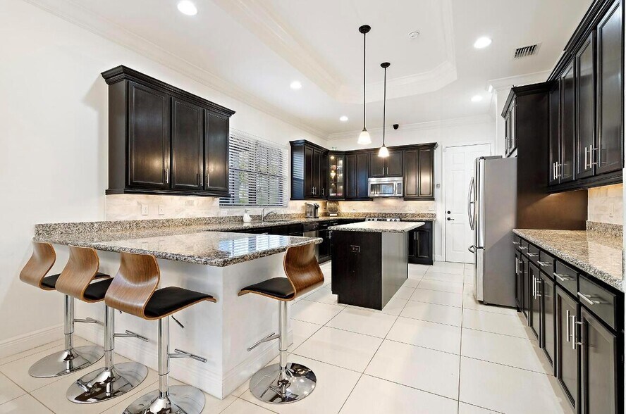 Building Photo - 6484 Vireo Ct